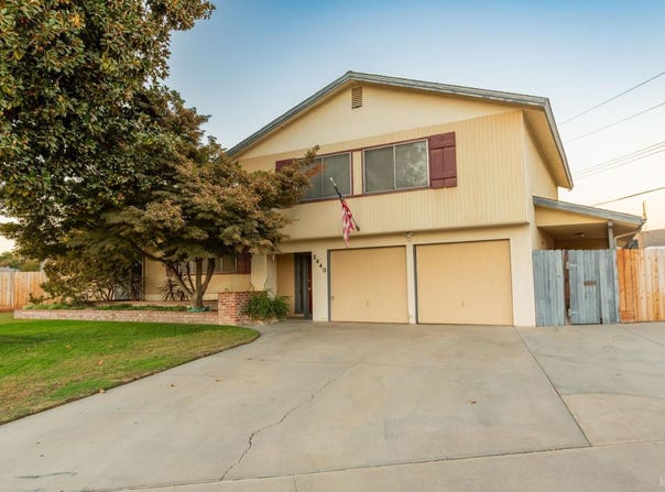 2440 E Howard Avenue, Visalia, CA 93292