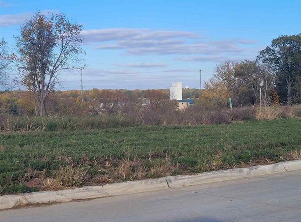 1509 Legend Dr, Tiffin, IA 52340