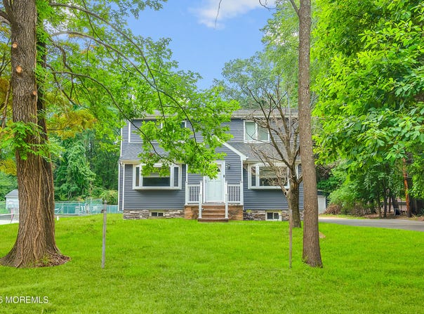 7 Syngle Way, Morganville, NJ 07751