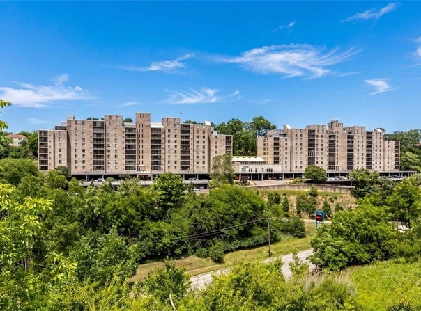 2160 Greentree Rd, Pittsburgh, PA 15220