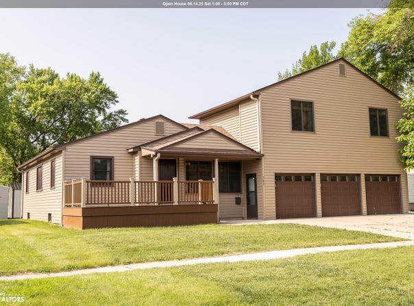 785 W 5th St, Garner, IA 50428
