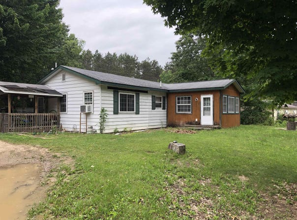 6090 SILVER LAKE, Lake, MI 48632