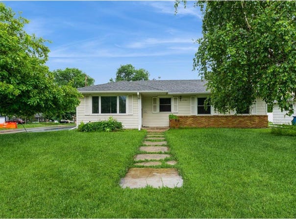 1501 W 100th Street, Bloomington, MN 55431