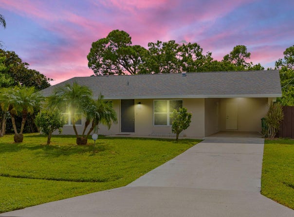 216 SE Fallon Drive, Port Saint Lucie, FL 34983