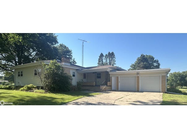 1610 Terrace Blvd, Hampton, IA 50441