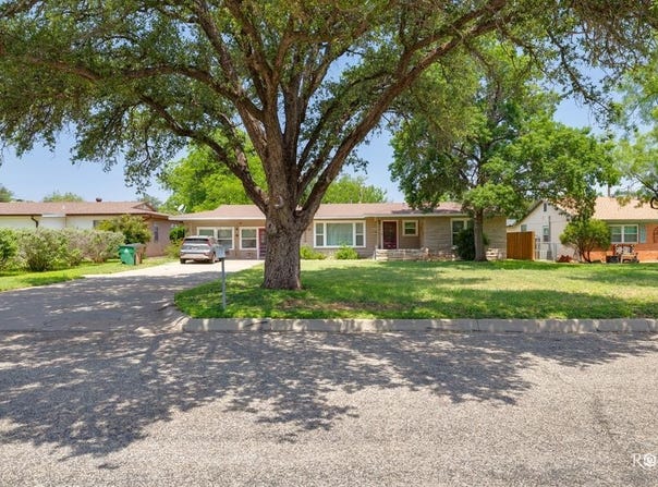 2408 W Ave L, San Angelo, TX 76901