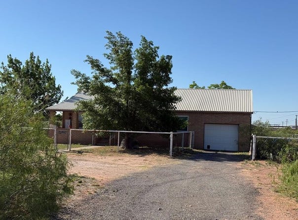 1100 6th St, Wickett, TX 79788
