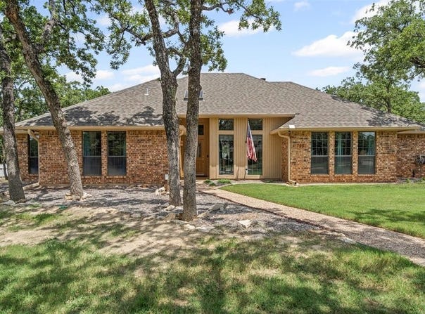 708 Shady Creek Drive, Kennedale, TX 76060