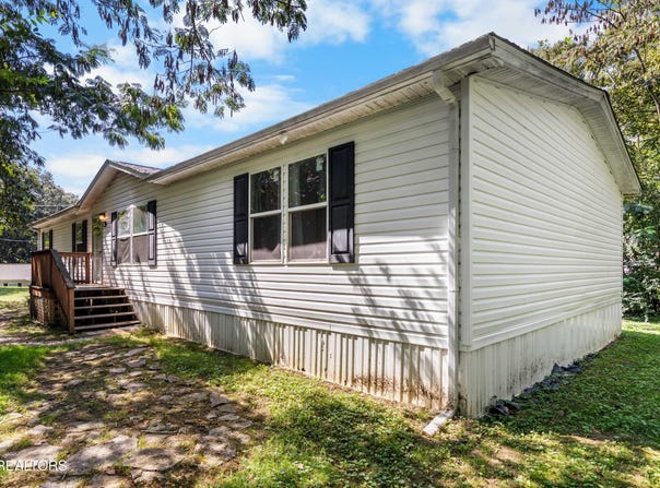 521 Poplar Ave, Jellico, TN 37762