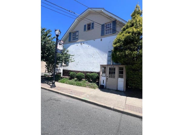 12-19 River Rd, Fair Lawn Boro, NJ 07410-1843