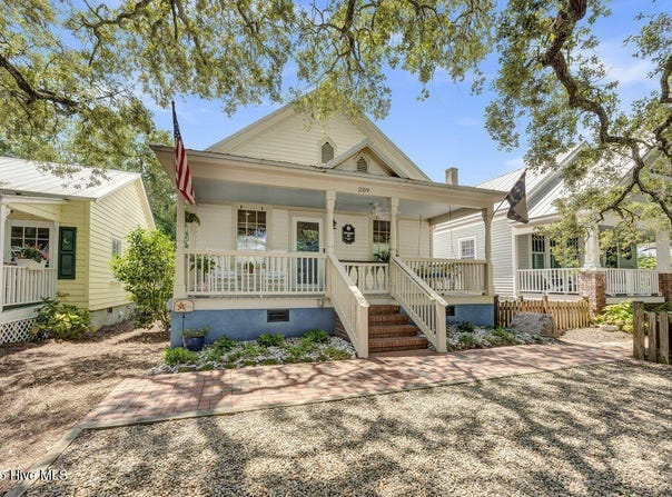 209 N Lord Street, Southport, NC 28461