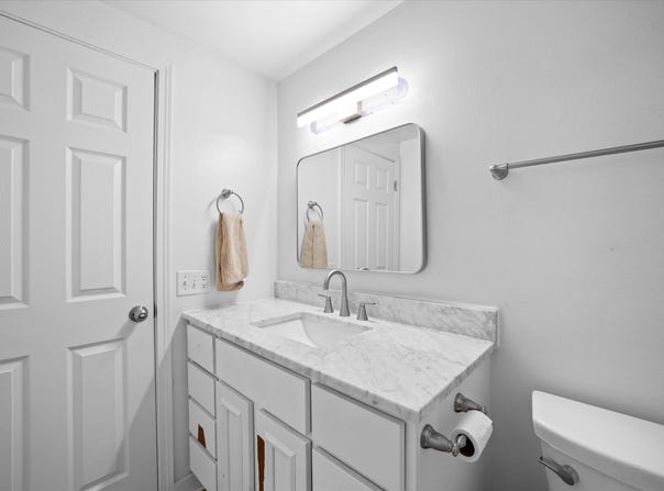 8533 W Grantosa Dr, Milwaukee, WI 53225