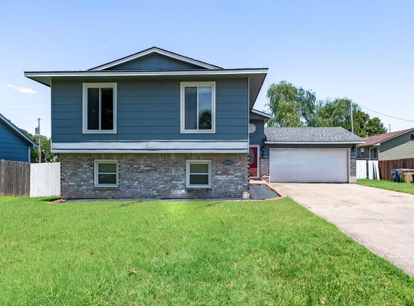 2416 E Loper St., Park City, KS 67219-1575