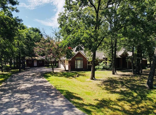 4000 Willow Brook Circle, Terrell, TX 75160