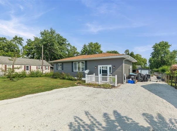 227 Dorothy Street, Moro, IL 62067