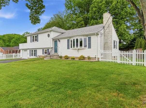 35 Superior View Boulevard, North Providence, RI 02911