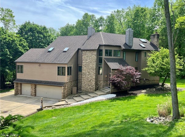 35560 Ridgeway Lane, Willoughby, OH 44094