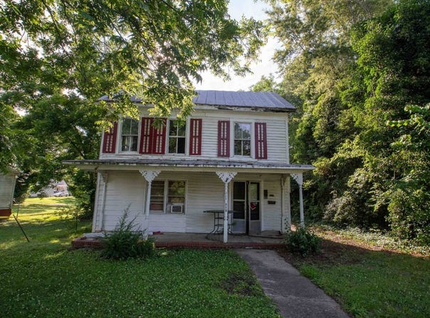 513 N Mecklenburg Ave, South Hill, VA 23970