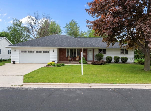 1040 CRESTVIEW Drive, WRIGHTSTOWN, WI 54180