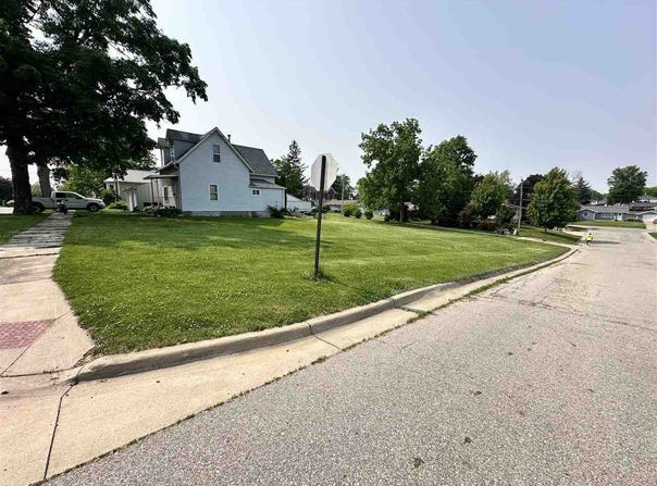 905 Mulberry St, Tipton, IA 52772
