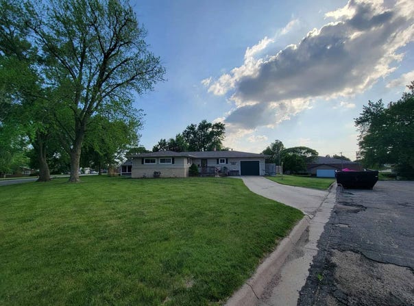 2402 Sunset Drive, Belleville, KS 66935