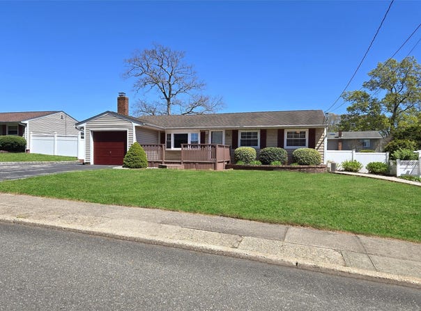 53 Blue Point Road, Selden, NY 11784