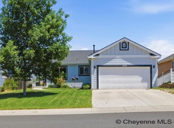 1509 SUMMERSET DR, Cheyenne, WY 82001