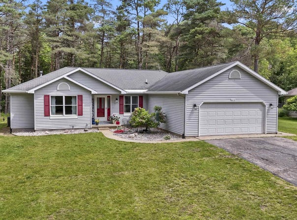 8150 Carriage Lane, Canadian Lakes, MI 49346