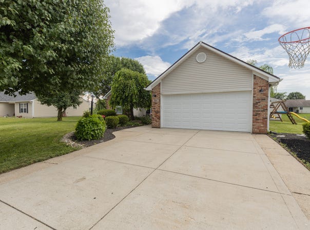 939 Arabian Way, Bargersville, IN 46106