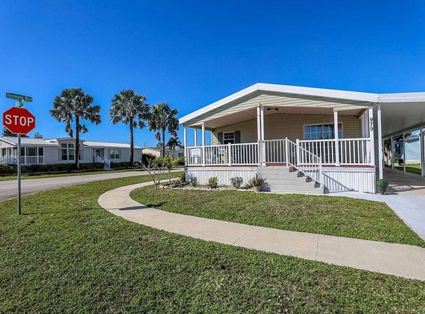 979 SW 113th Way, Davie, FL 33325