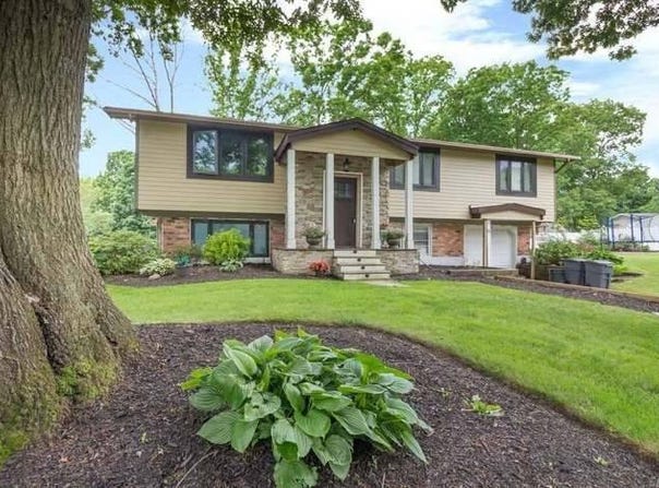 2 Bud Court, East Setauket, NY 11733