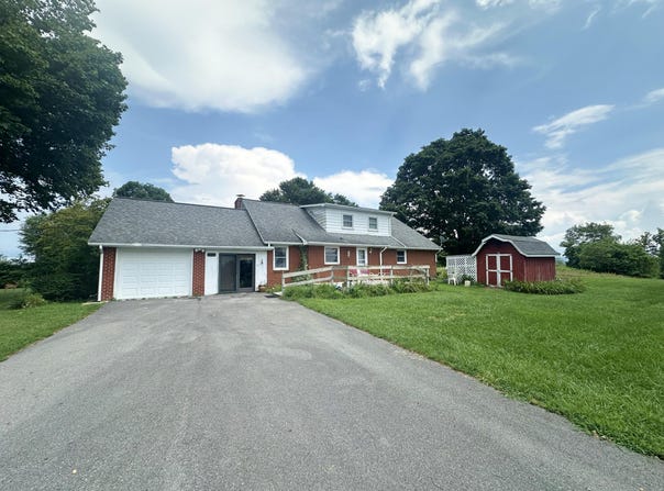 20669 N Seneca Trl, Lewisburg, WV 24901