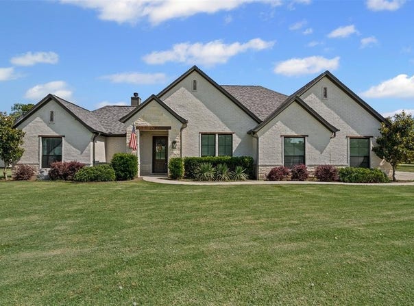305 Scenic Creek Court, Reno, TX 76020