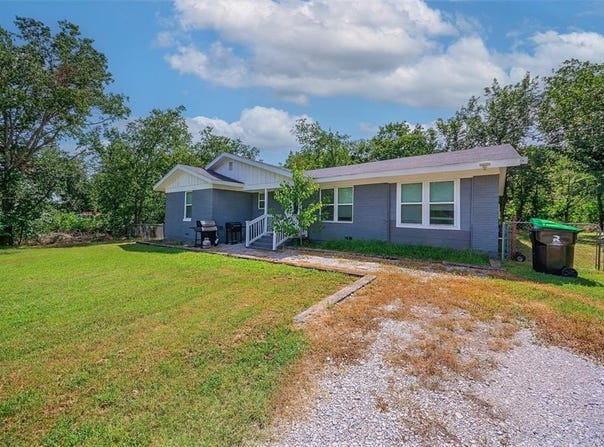 420 S Evans Street, Boyd, TX 76023