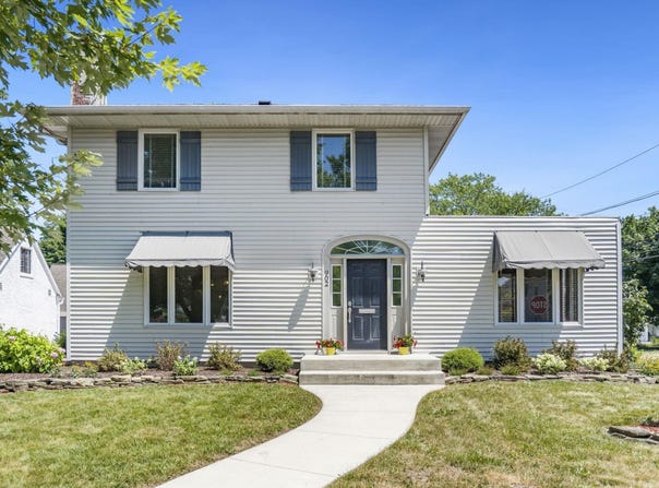 902 Midway Drive, Auburn, IN 46706