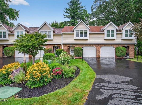 4028 Chaucer Place, Guilderland, NY 12159