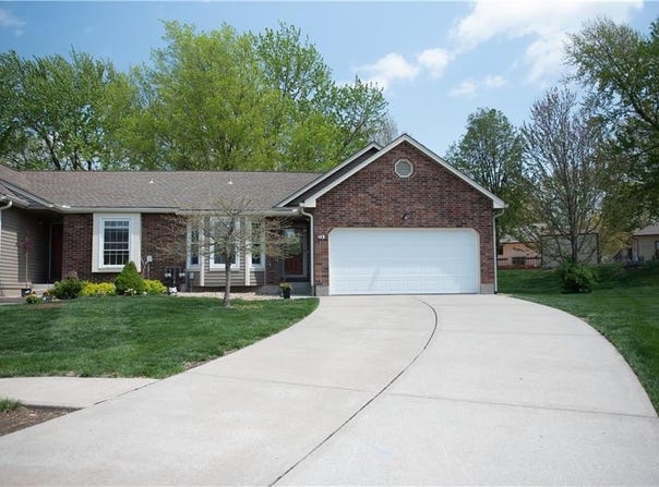 125 SE Ridgeview Drive, Lee's Summit, MO 64063