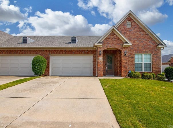 425 Valley Ranch Circle, Little Rock, AR 72223-0000
