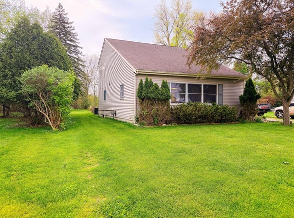 5175 Pleasant Valley Road, Manitou Beach, MI 49253