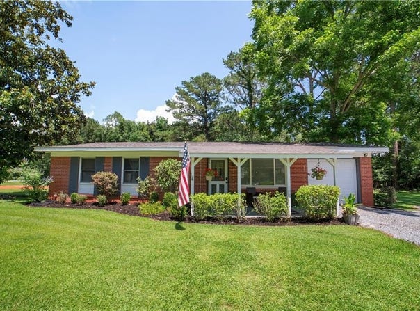 8450 Bayou Drive, Bayou La Batre, AL 36509