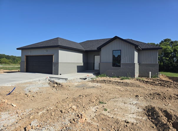 123 E Teakwood Avenue, Clever, MO 65631