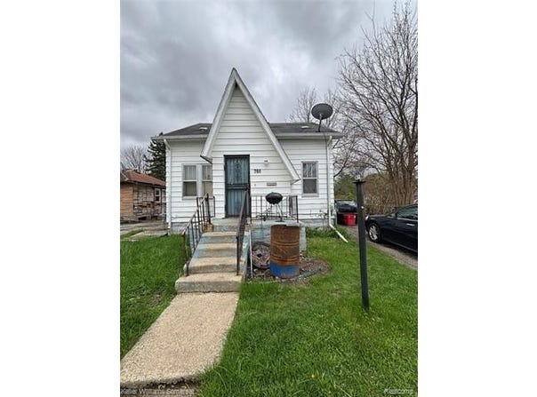 766 E Austin Avenue, Flint, MI 48505