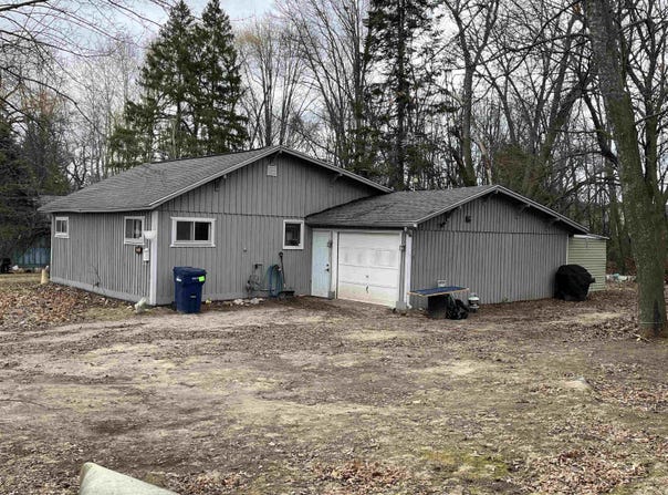 447 W Oak, Harrison, MI 48625