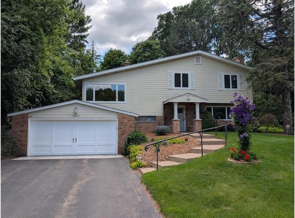 1012 James Court, Mendota Heights, MN 55118
