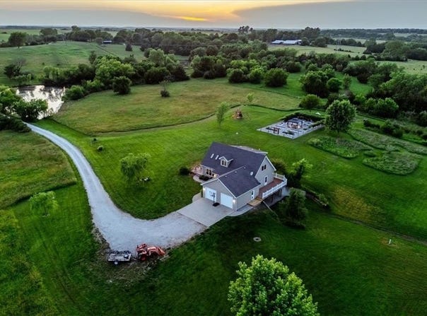 2640 union Road, Lawrence, KS 66044