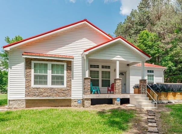2963 Buttermilk Rd., St. Charles, KY 42453