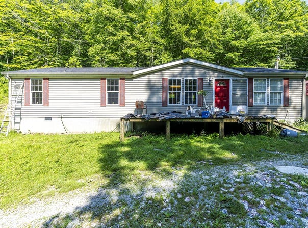596 Little Doe Creek Road, Irvine, KY 40336