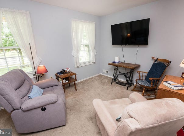 123 CHESTNUT HILL LANE, COLUMBUS, NJ 08022