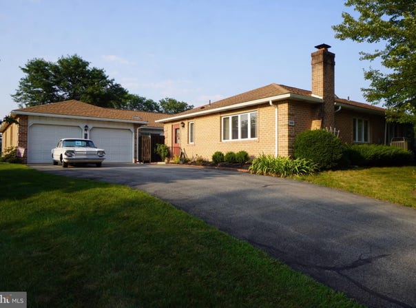 5691 MERION LANE, MACUNGIE, PA 18062