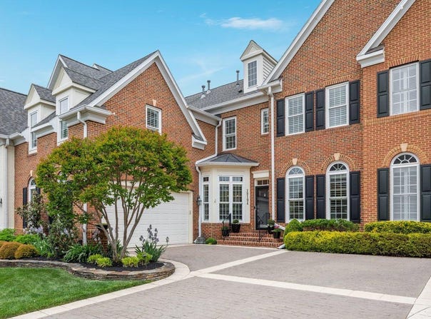 19194 GREYSTONE Square, LEESBURG, VA 20176